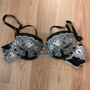 ❌SOLD❌ Victoria’s Secret padded pushed up bra